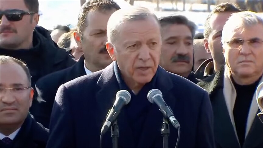 Erdoğan: Deprem bölgesindeki toplam can kaybı 21 bin 43'e ulaşmıştır