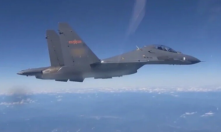 Çin uçağından ABD keşif uçağına Pasifik'te agresif manevra