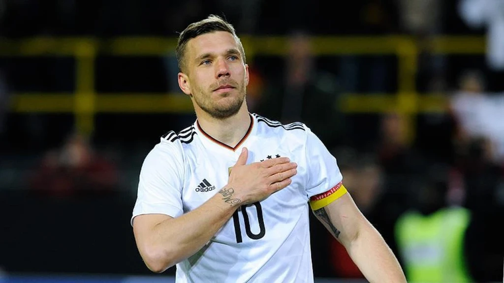 Alman golcü Lukas Podolski, 39 yaşında futbolu bıraktı
